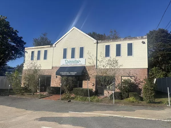 Weymouth, MA 02190,1471 Main St #upper