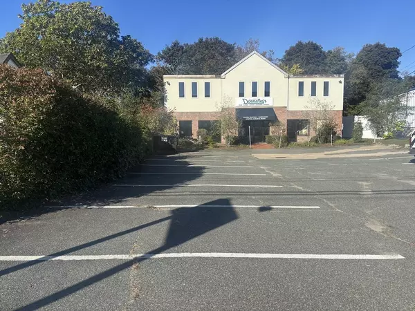 Weymouth, MA 02190,1471 Main St #upper
