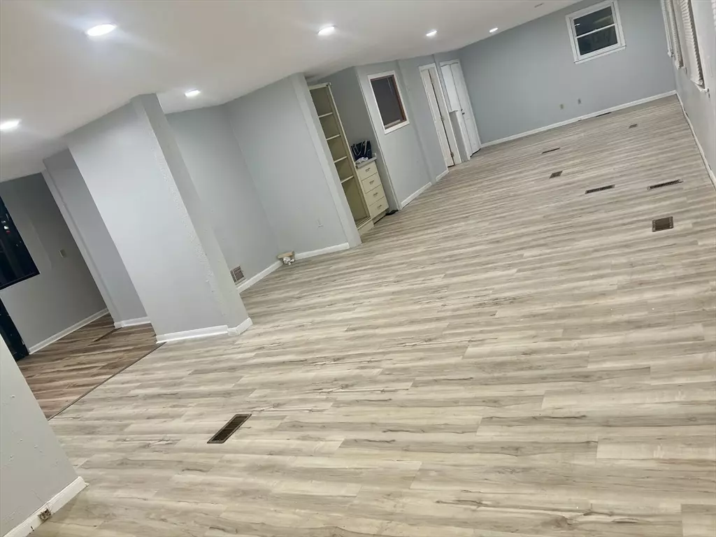 Blackstone, MA 01504,7 Main St