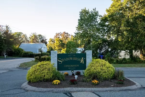 9 Shadowbrook Ln #27, Milford, MA 01757