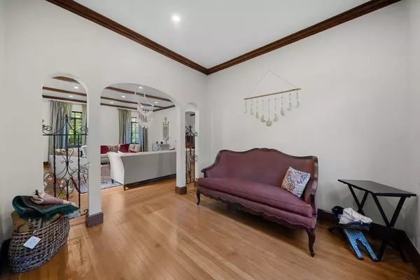 Newton, MA 02459,44 Dolphin Rd