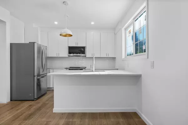 Cambridge, MA 02138,172 Lexington Ave #1