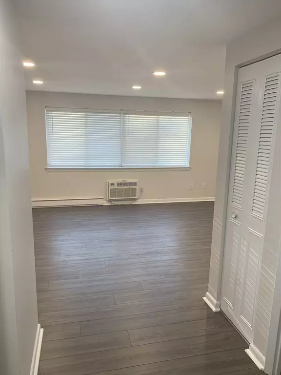 Springfield, MA 01108,215 Fort Pleasant Ave #1