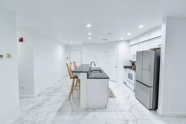 Taunton, MA 02780,215 Longmeadow Rd #304