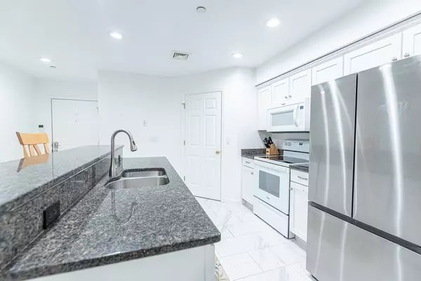 Taunton, MA 02780,215 Longmeadow Rd #304