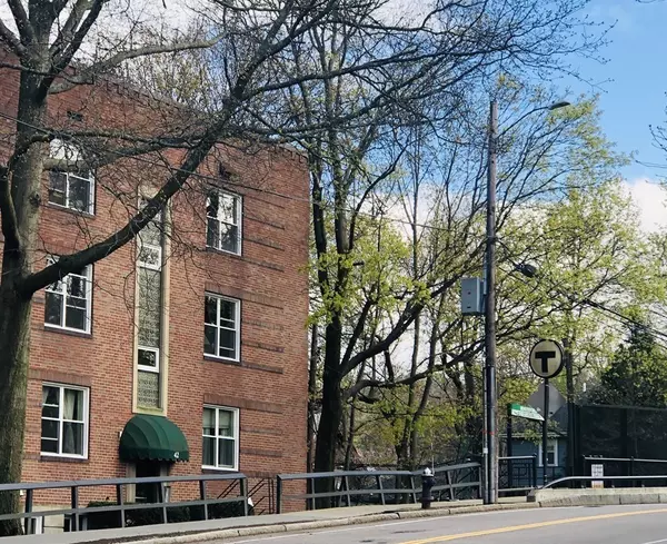 Brookline, MA 02445,150 Beaconsfield Rd #6