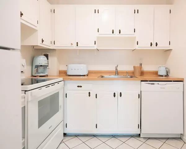 Brookline, MA 02446,19 Winchester #301