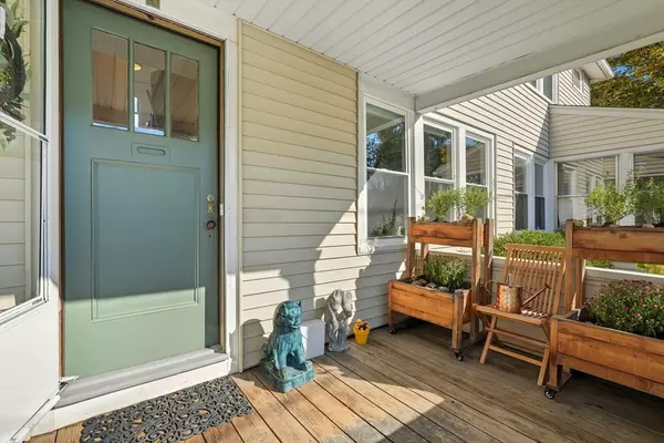 Easthampton, MA 01027,5 Grant St #5
