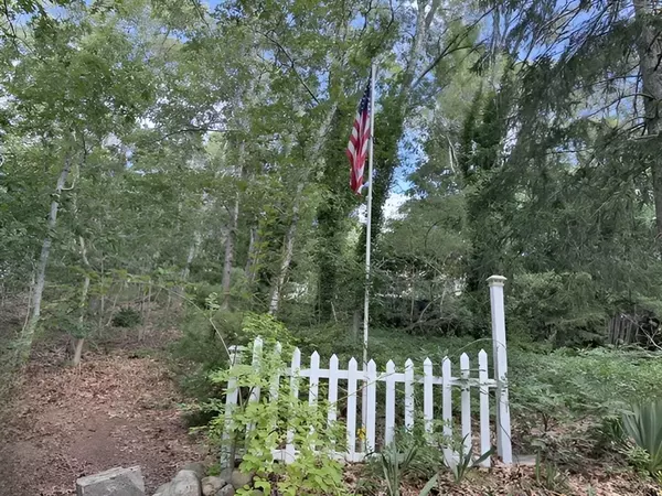 Harwich, MA 02645,16 Long Pond Dr