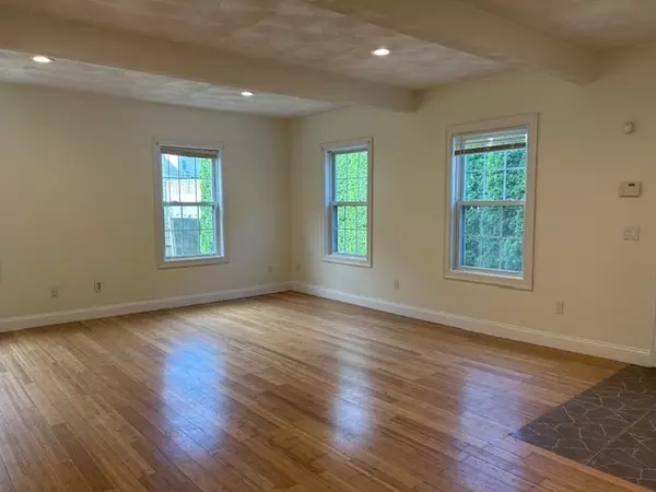 Johnston, RI 02919,982 Plainfield St #4