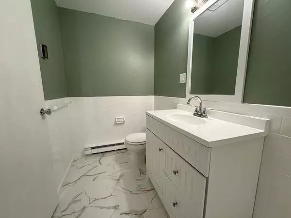 Framingham, MA 01701,1321 Worcester Rd #307