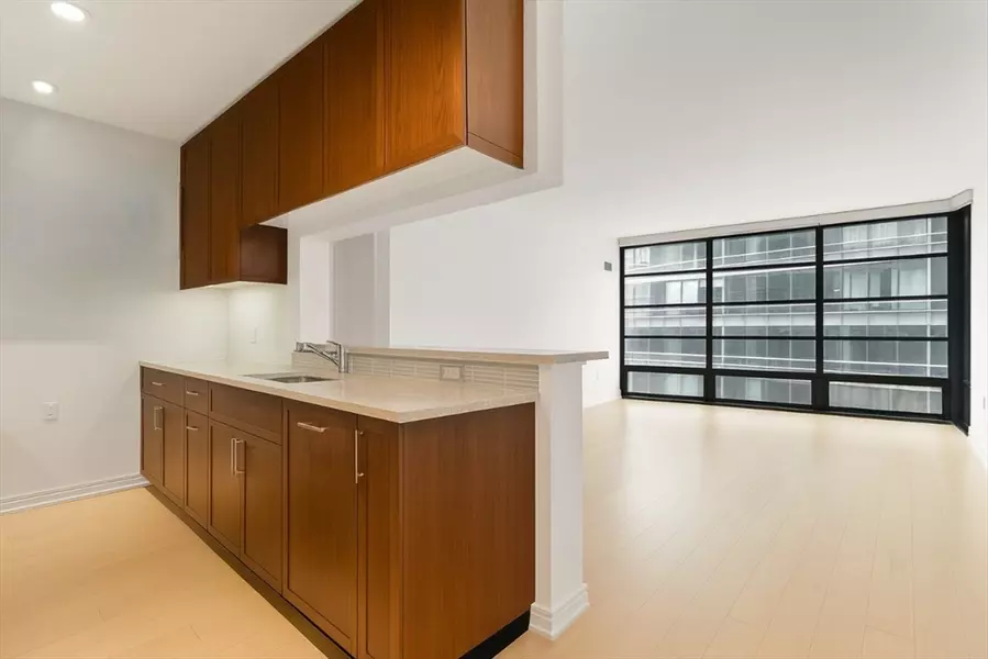 580 Washington #5F, Boston, MA 02111