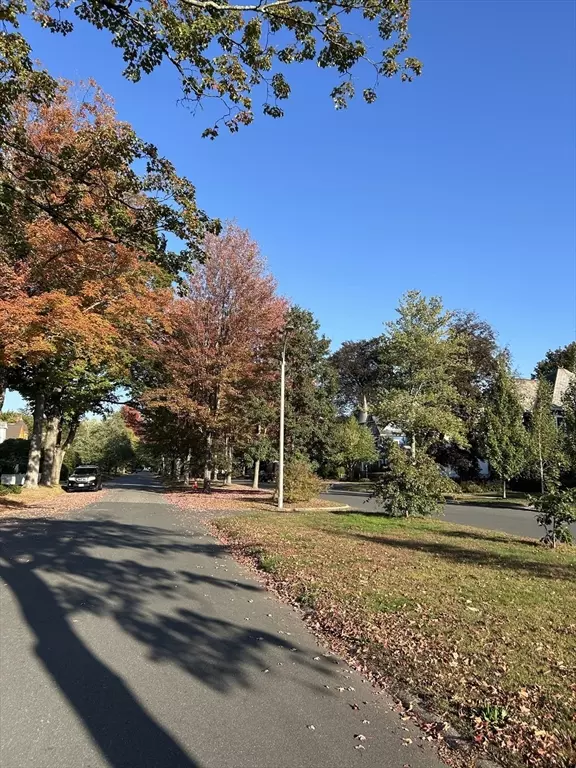 Holyoke, MA 01040,68 Fairfield Ave.