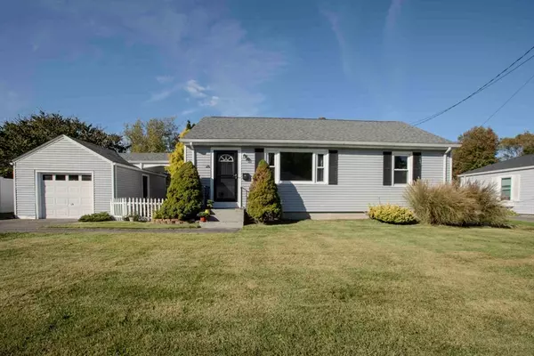 73 Bourne Rd, Swansea, MA 02777