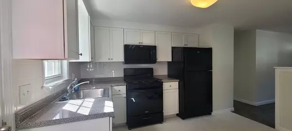 Rockland, MA 02370,20 Cobb Dr #-