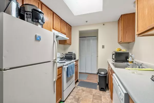 Marlborough, MA 01752,688 Boston Post Rd E #304