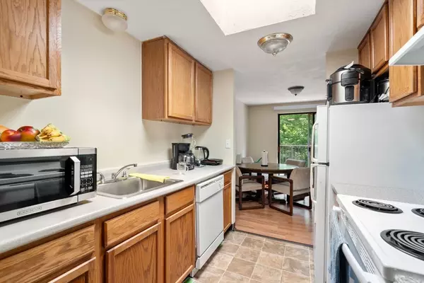 Marlborough, MA 01752,688 Boston Post Rd E #304