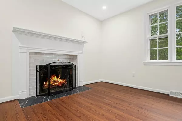 Milford, MA 01757,6 Howard St
