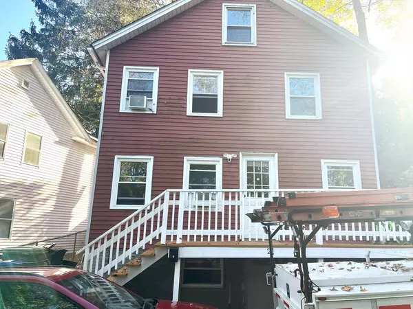 Warren, MA 01083,21 Hitchcock Ave