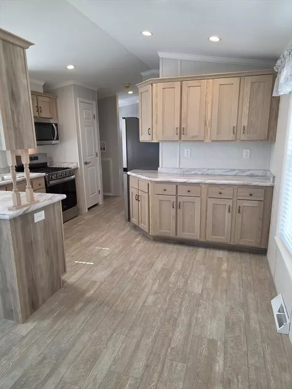 Raynham, MA 02767,1540 Broadway #30