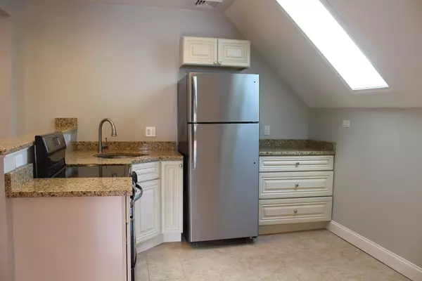 Franklin, MA 02038,139 East Central Street #2