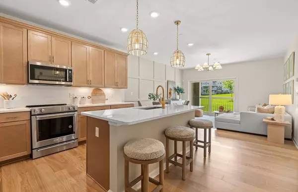 Canton, MA 02021,399 Neponset #104