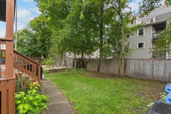 Waltham, MA 02451,15 Banks St #4