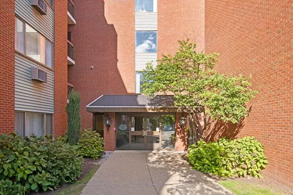 4975 Washington St #311, Boston, MA 02132