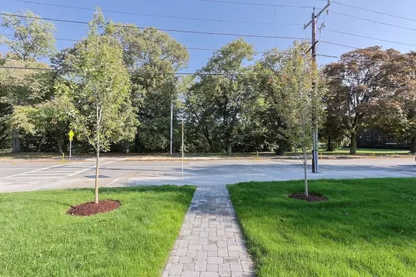 Medford, MA 02155,54 South St #4