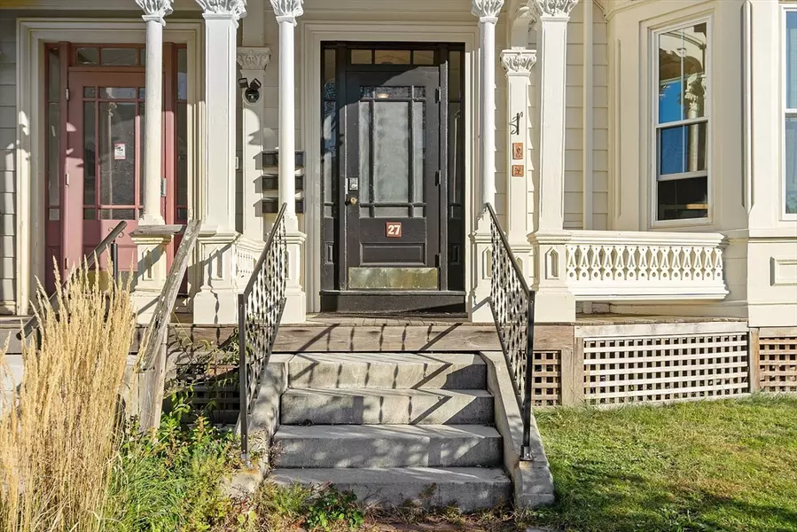 27 Hollywood St #3, Worcester, MA 01610