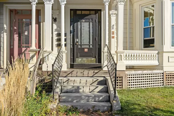 27 Hollywood St #3, Worcester, MA 01610