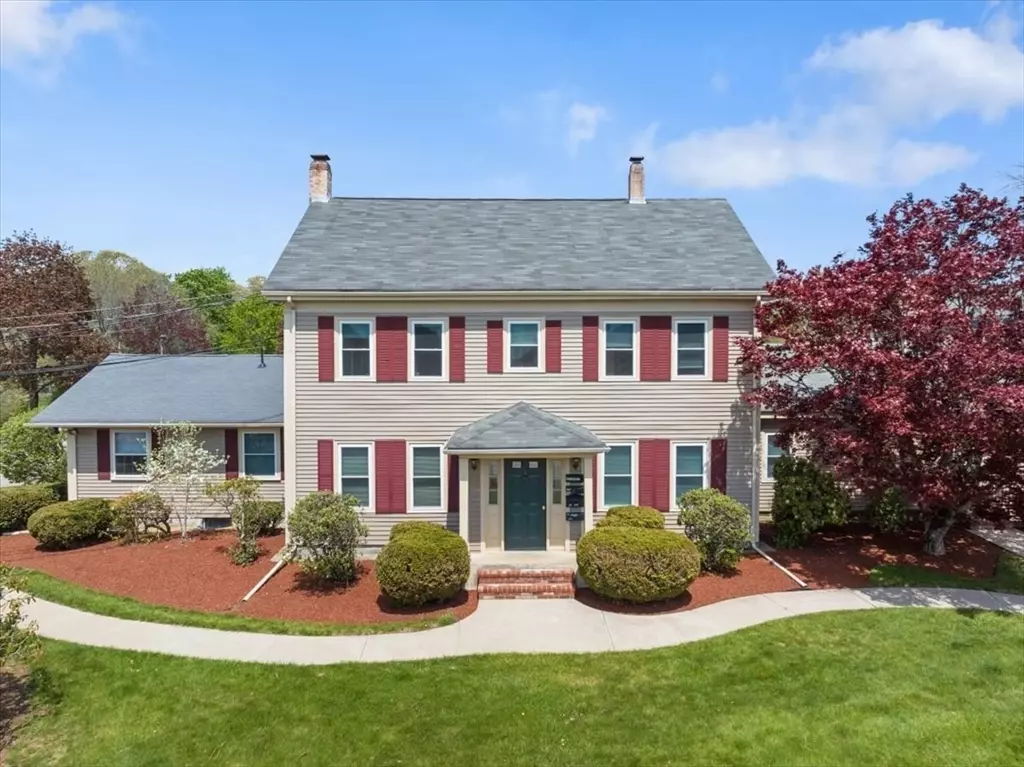 Franklin, MA 02038,693 E Central St