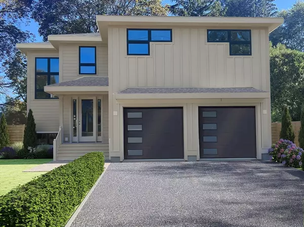 23 Pilgrim Rd, Wellesley, MA 02481