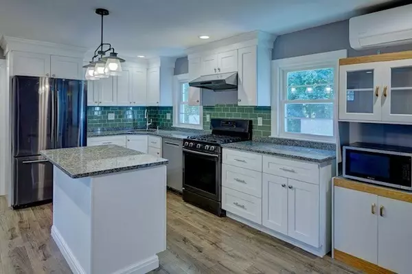 Grafton, MA 01536,17 Hollywood Dr #1