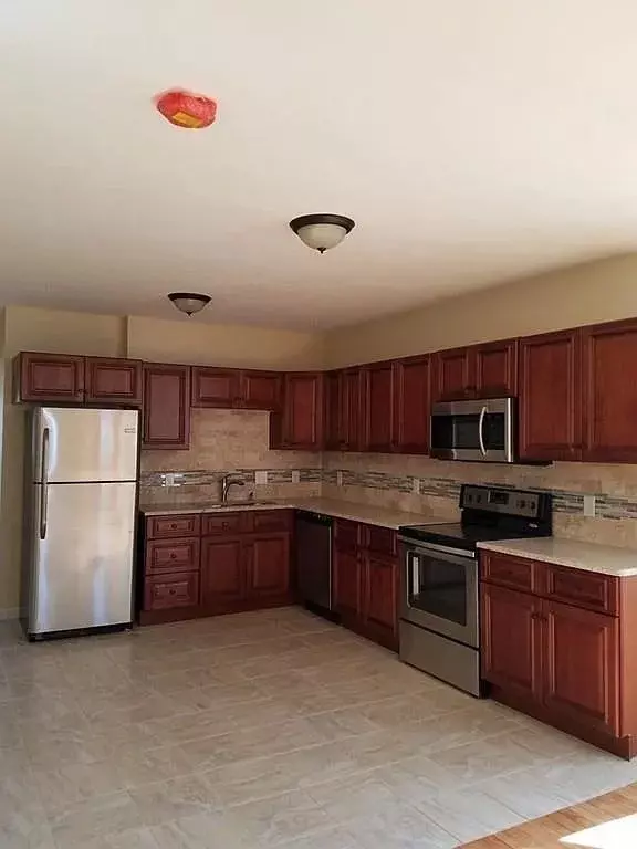 Worcester, MA 01602,121 Winfield St #3