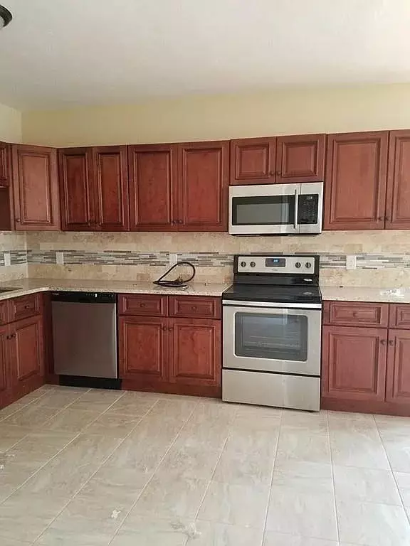 121 Winfield St #3, Worcester, MA 01602