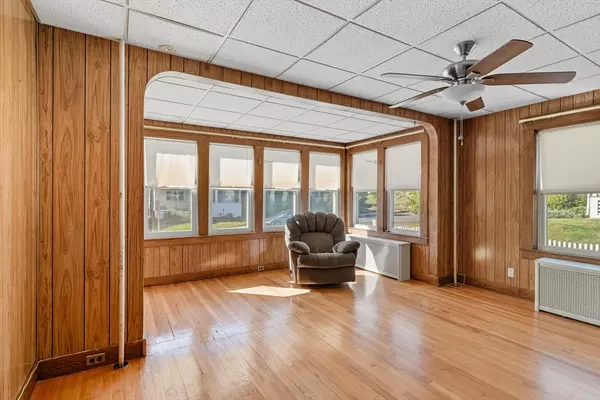 Holyoke, MA 01040,43 King St