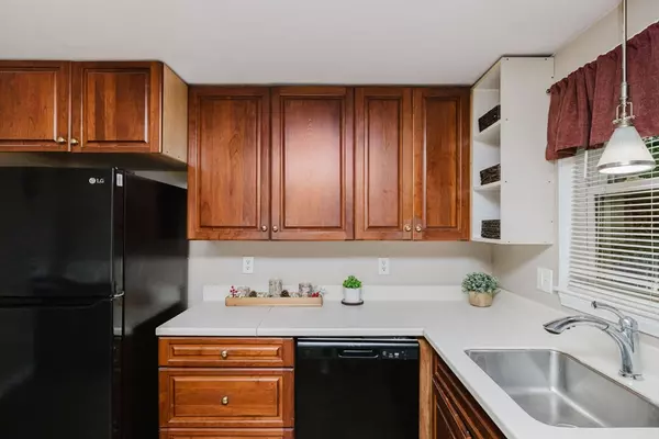 Dedham, MA 02026,16 Norwich St