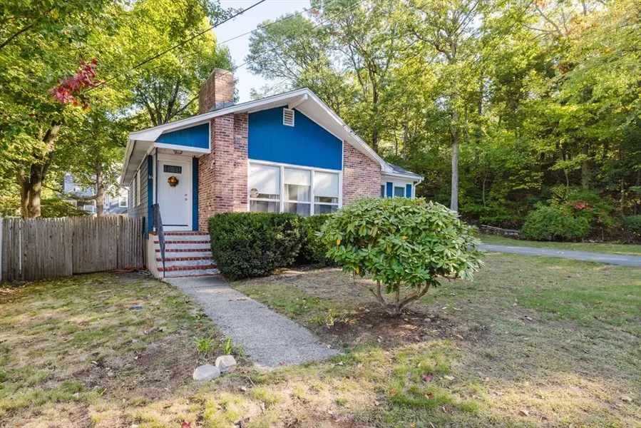 16 Norwich St, Dedham, MA 02026