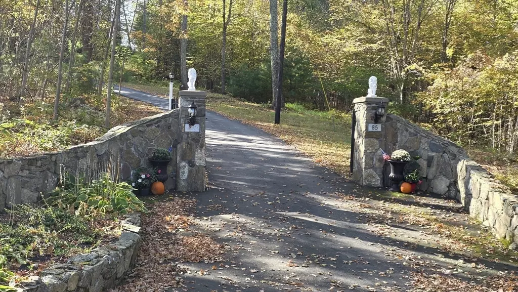 85 Burlingame #1, Charlton, MA 01597