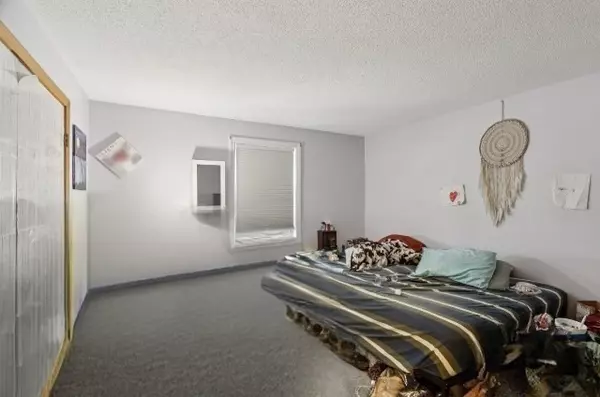 Fall River, MA 02724,352 Vale St #1