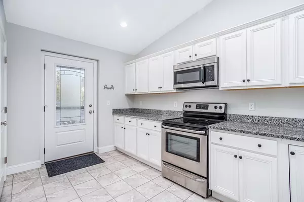 Clinton, MA 01510,445 Berlin St #1