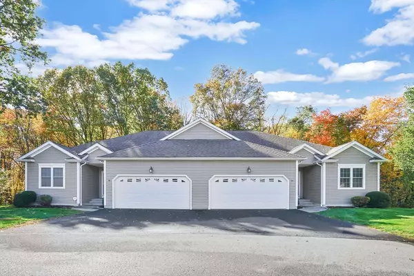 74 Elmcrest Dr #74, Chicopee, MA 01013