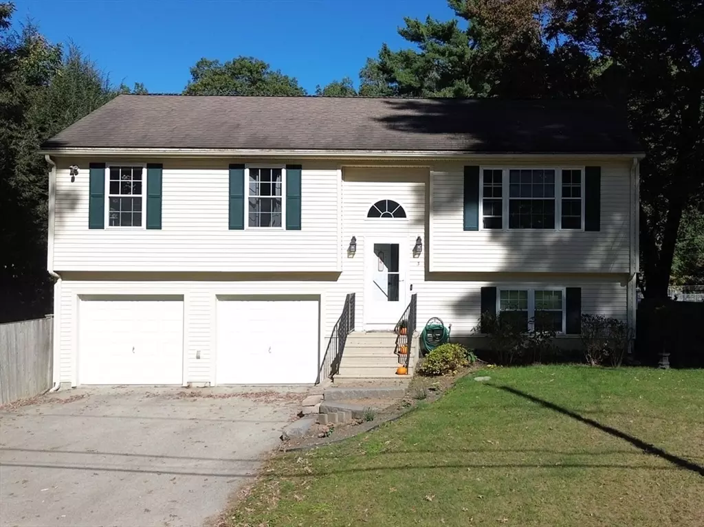 North Brookfield, MA 01535,3 Pine Rd