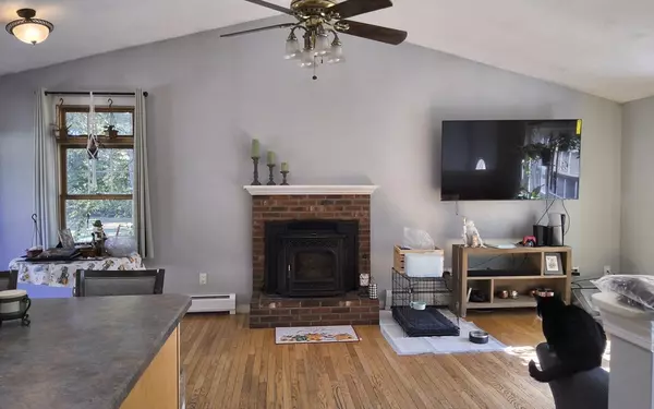 North Brookfield, MA 01535,3 Pine Rd