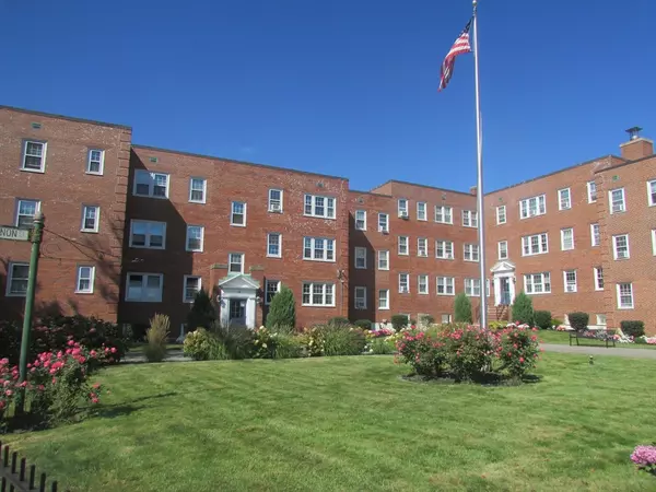33 Lennon Ct #39, Boston, MA 02127
