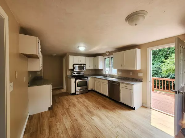 Milford, MA 01757,6 Correia Cir #B
