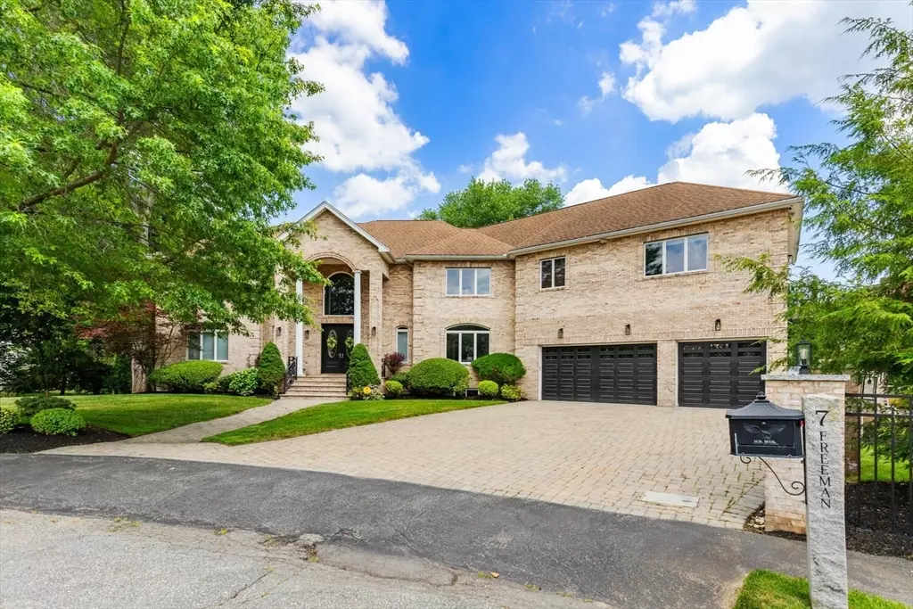 Lynnfield, MA 01940,7 Freeman Street