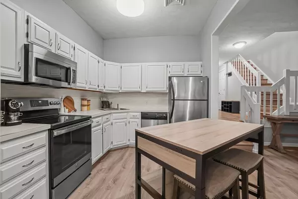 Oxford, MA 01537,18 Thayer Pond Dr #3