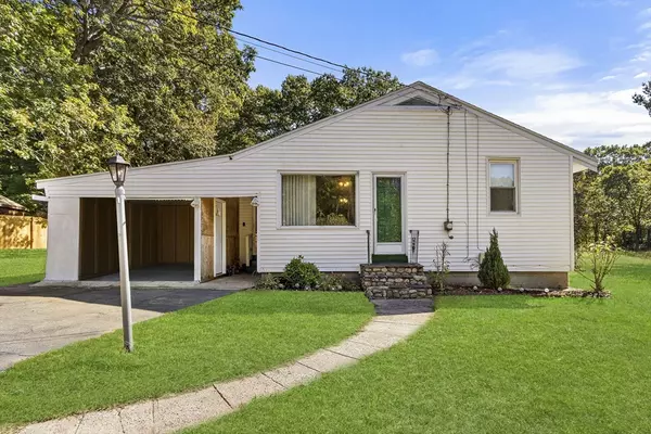 82 Sunset Dr, Taunton, MA 02780